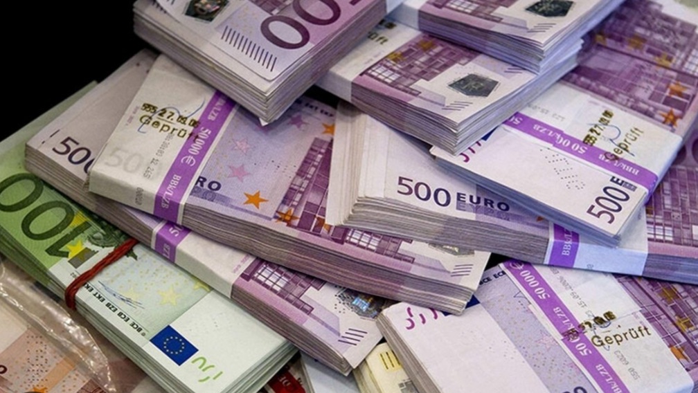 مقایسه اختلاف قیمت یورو بین تهران و شهرستانها و عوامل موثر بر آن