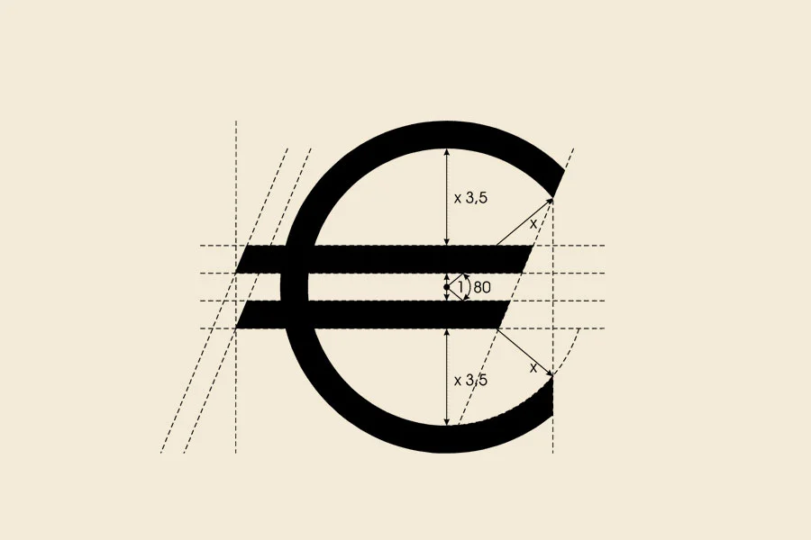 نماد یورو € در کنار کد بینالمللی EUR روی سطح آبی